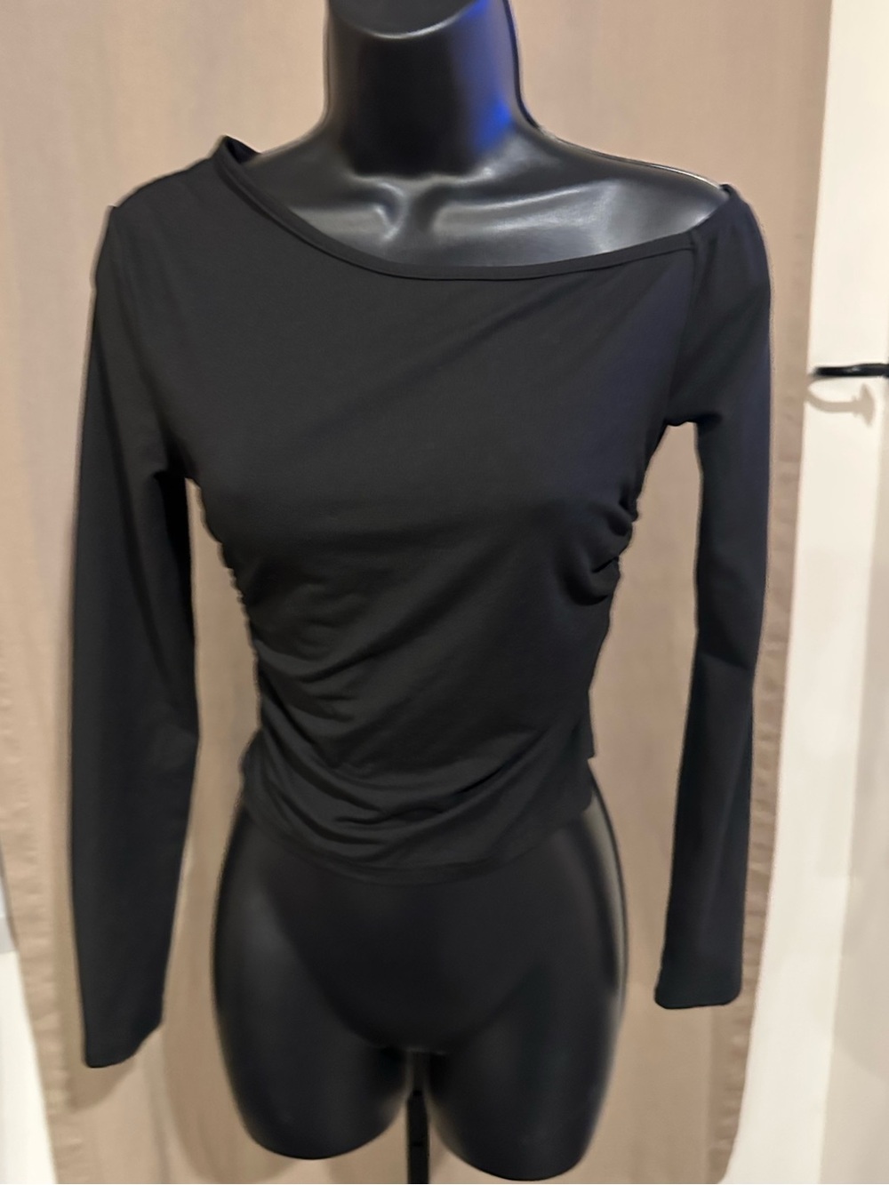 Black One-Shoulder Long Sleeve Ruched Top